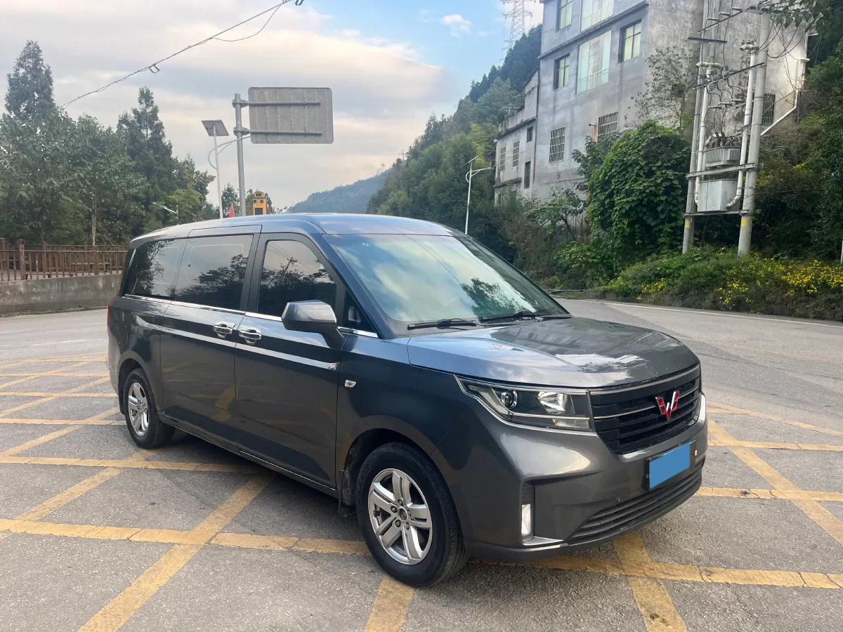 2021 WuLing ZhengChen 1.5T 147HP L4 6MT,autocango,china used car exporter,china ev exporter,chinese used car exporter,chinese used ev exporter