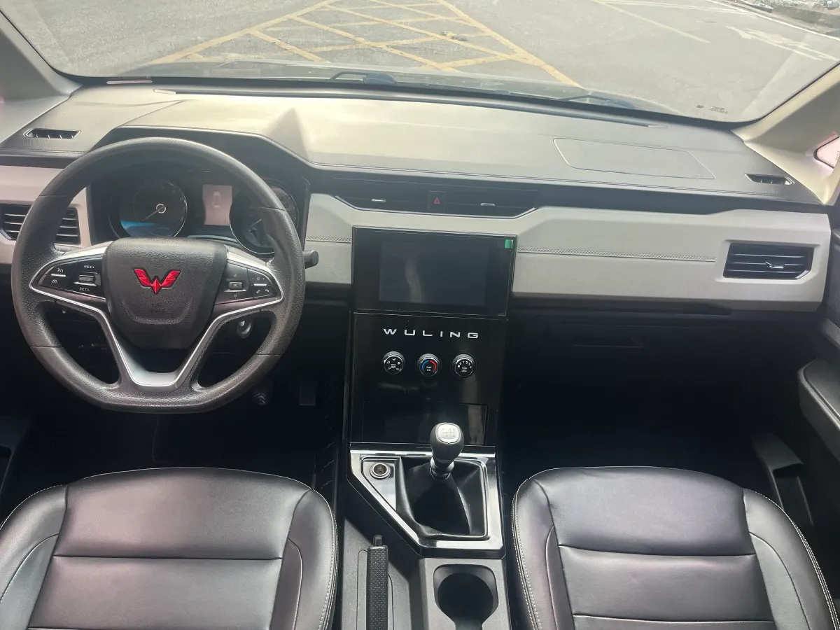 2021 WuLing ZhengChen 1.5T 147HP L4 6MT,autocango,china used car exporter,china ev exporter,chinese used car exporter,chinese used ev exporter