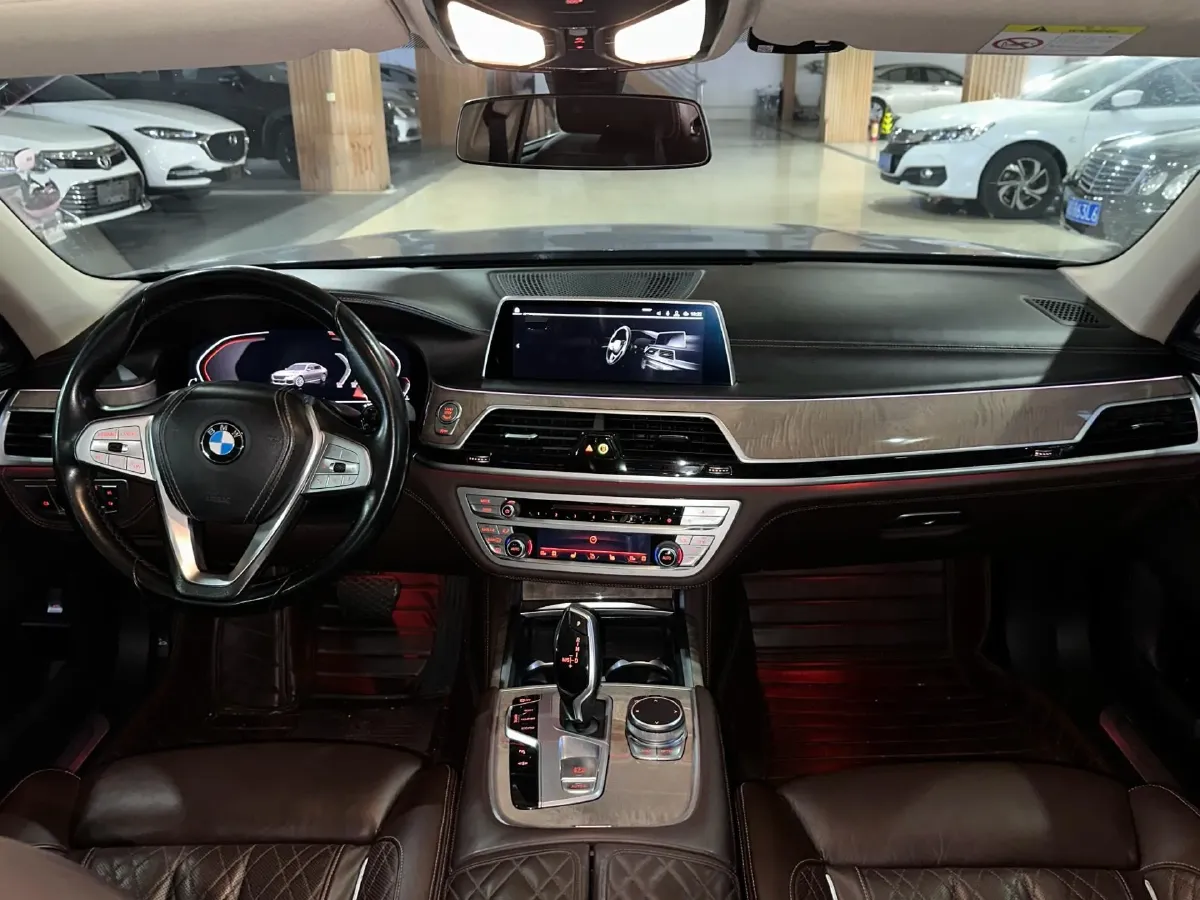 2019 BMW 7 Series 3.0T 340HP L6 8AT,autocango,china used car exporter,china ev exporter,chinese used car exporter,chinese used ev exporter