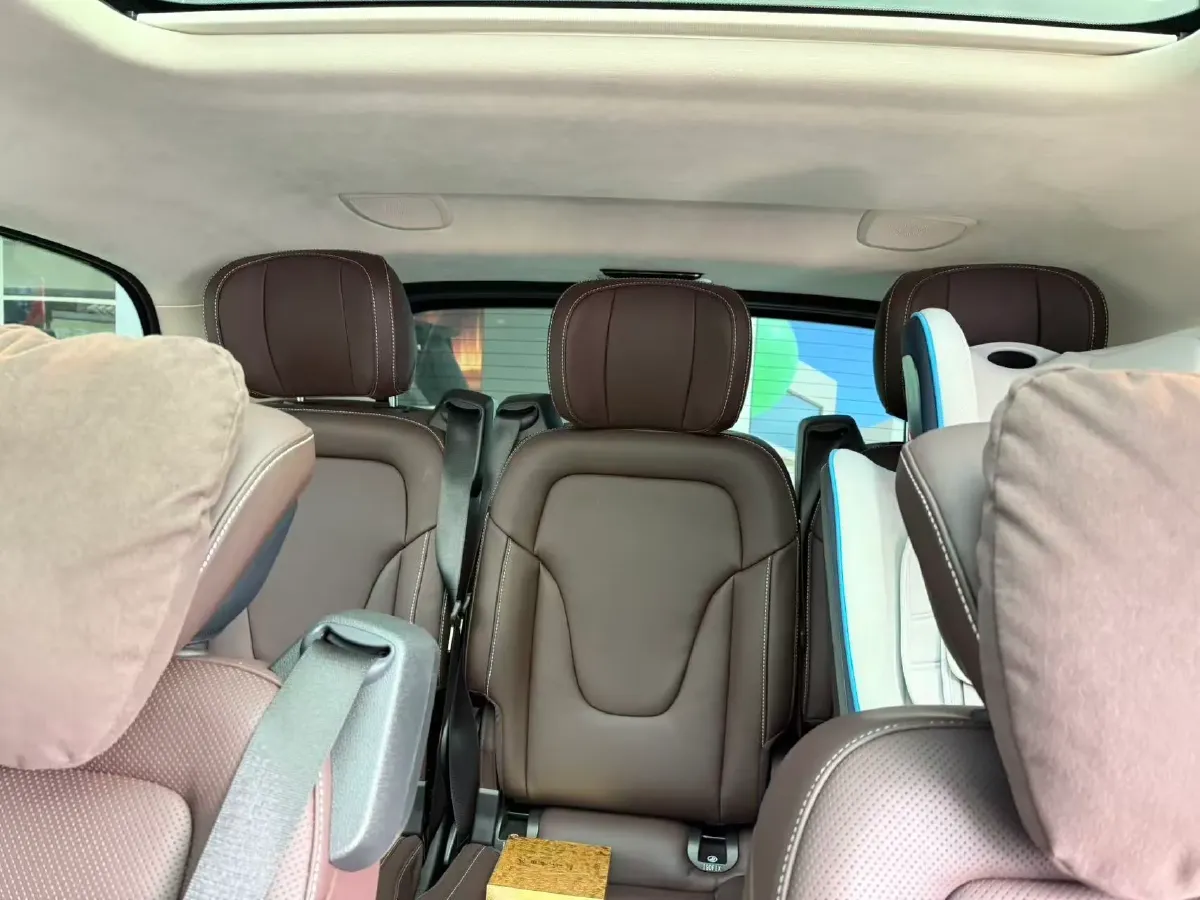 2022 Mercedes-Benz V Class 2.0T 211HP L4 9AT,autocango,china used car exporter,china ev exporter,chinese used car exporter,chinese used ev exporter