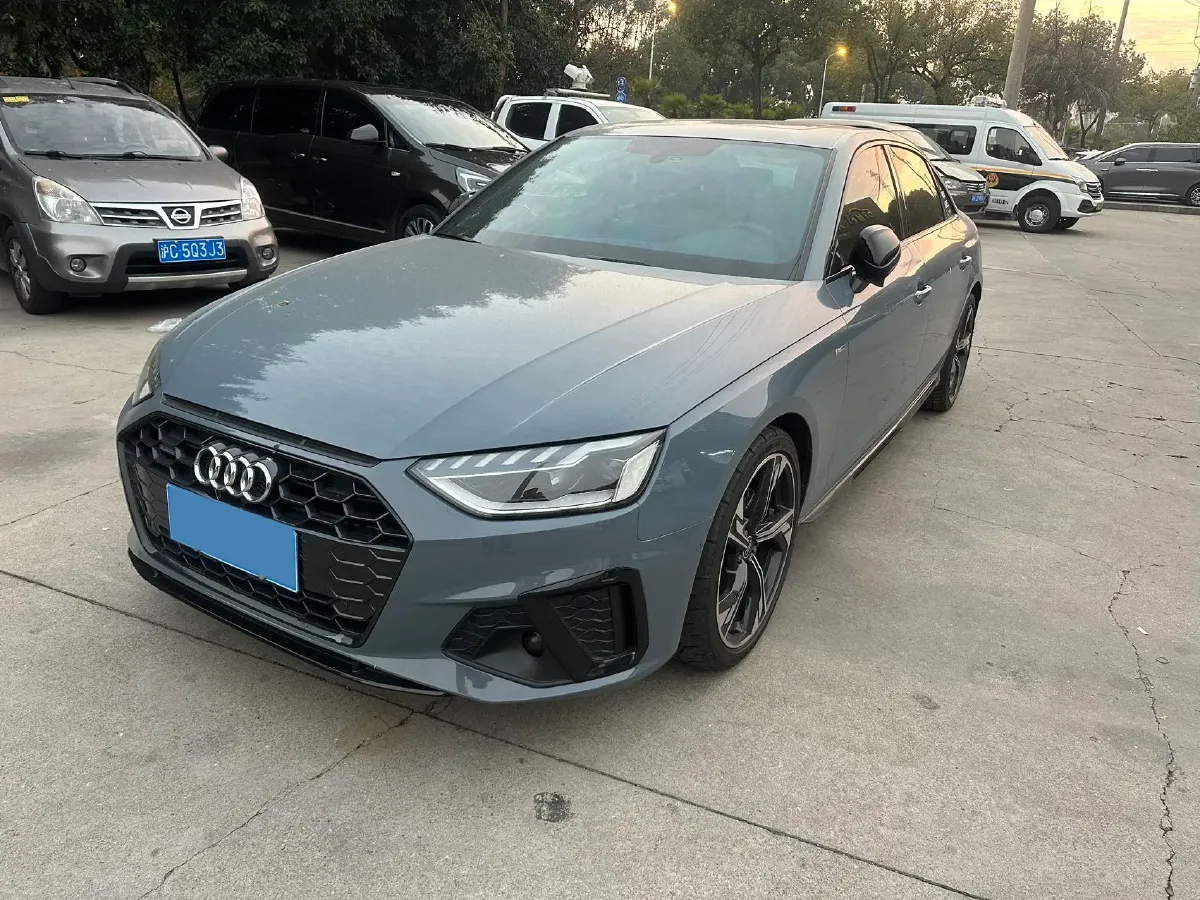 2022 Audi A4L 2.0T 190HP L4 7DCT,autocango,china used car exporter,china ev exporter,chinese used car exporter,chinese used ev exporter