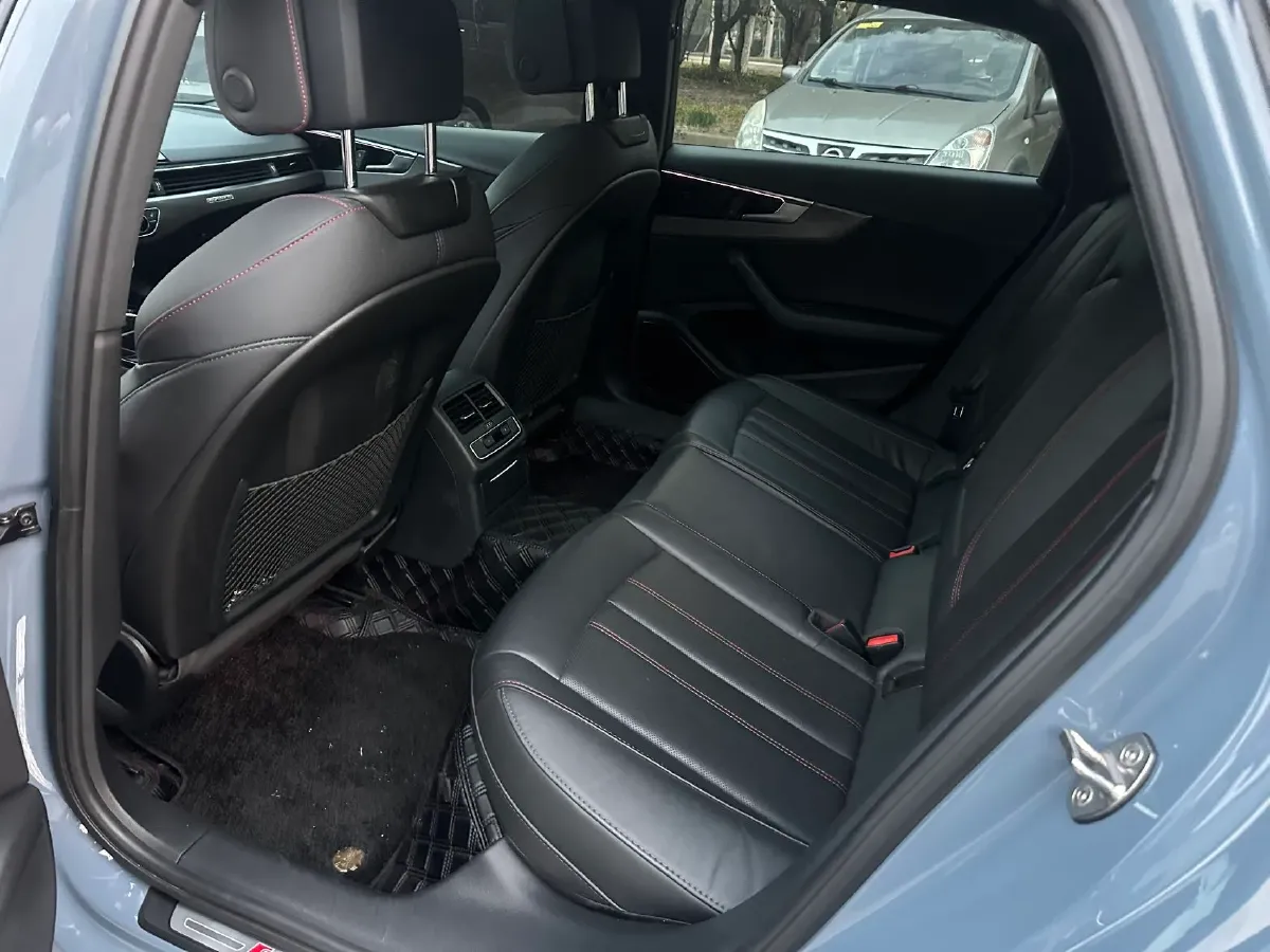 2022 Audi A4L 2.0T 190HP L4 7DCT,autocango,china used car exporter,china ev exporter,chinese used car exporter,chinese used ev exporter