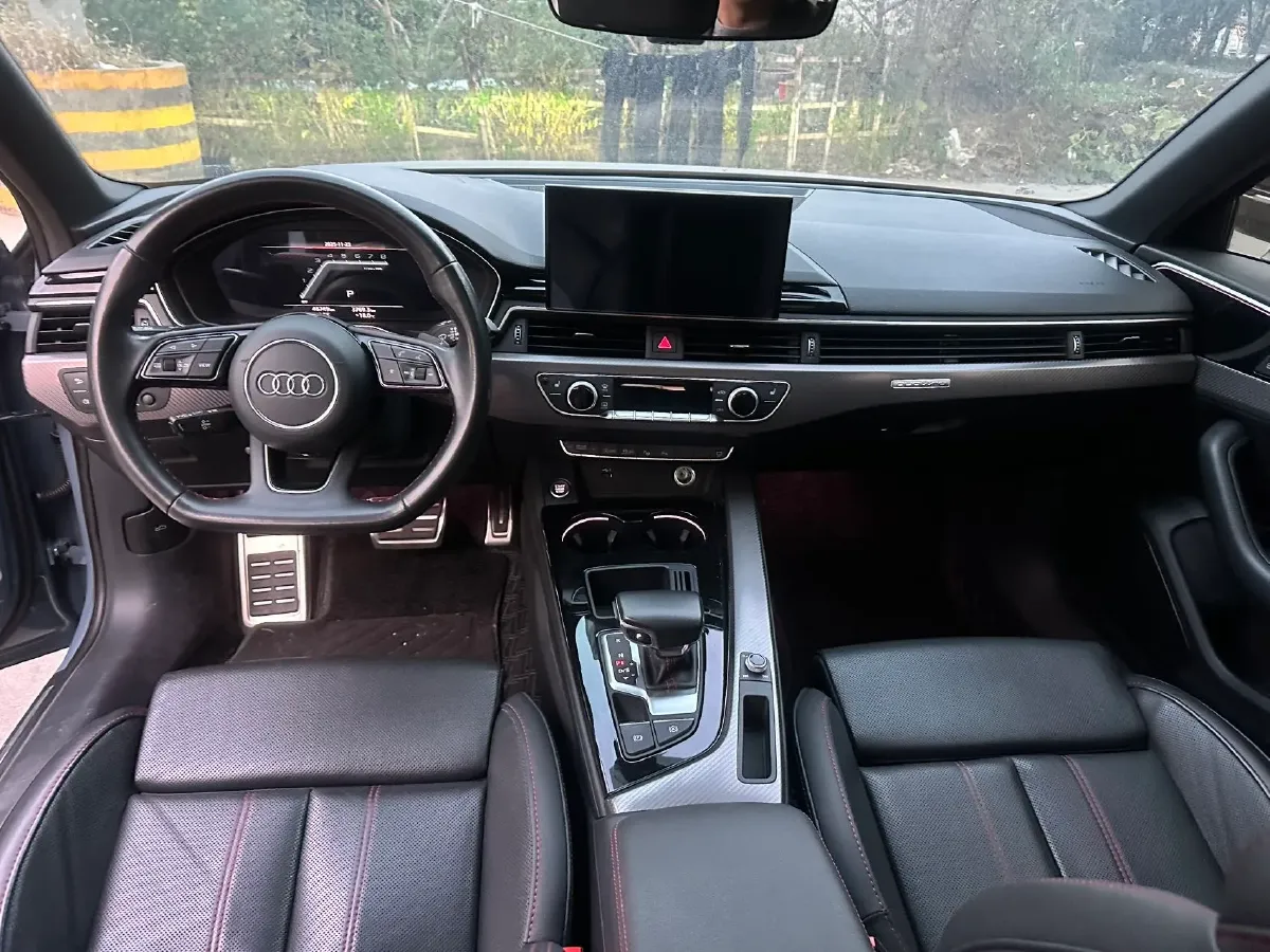 2022 Audi A4L 2.0T 190HP L4 7DCT,autocango,china used car exporter,china ev exporter,chinese used car exporter,chinese used ev exporter