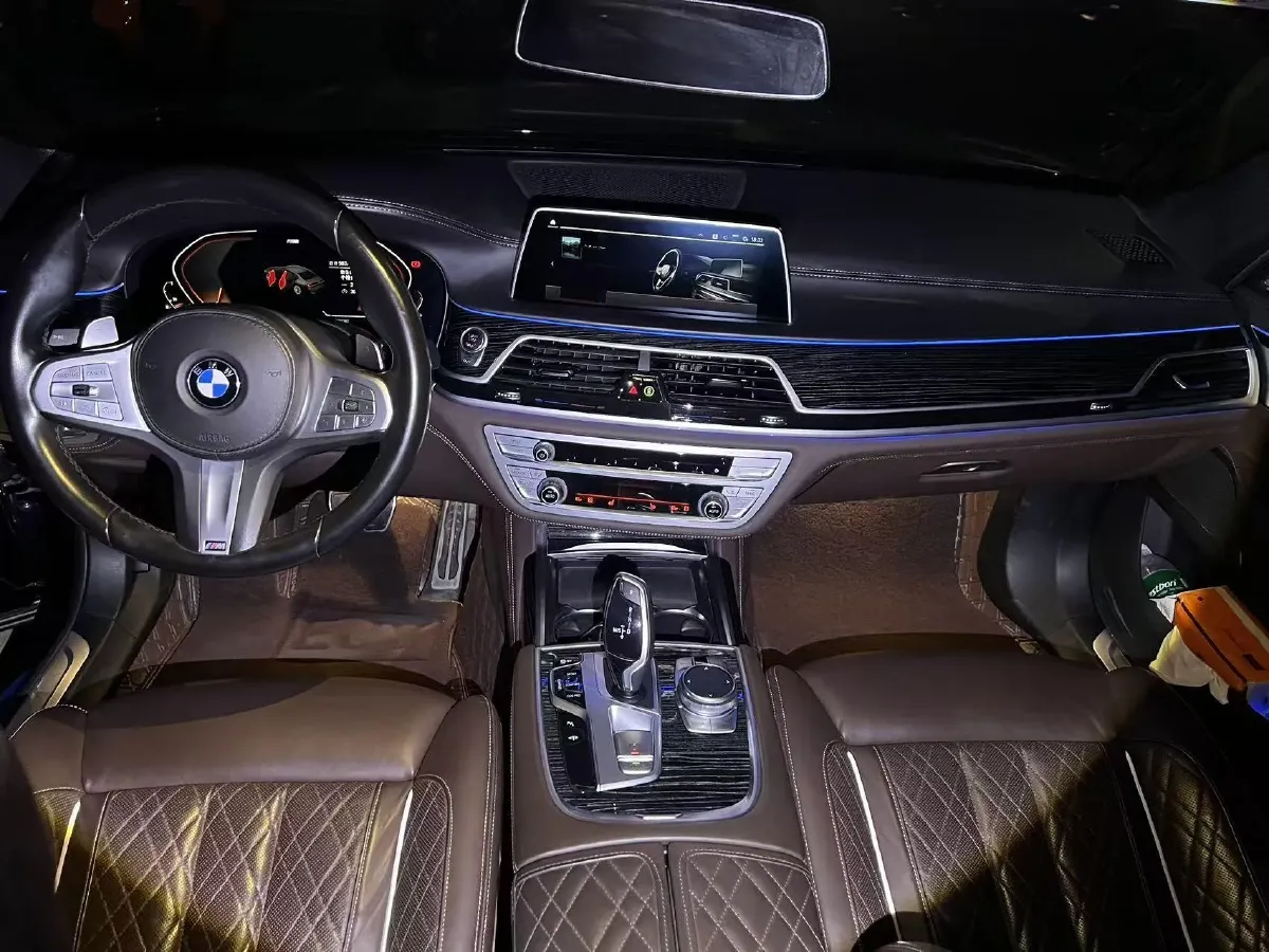 2021 BMW 7 Series 3.0T 340HP L6 8AT,autocango,china used car exporter,china ev exporter,chinese used car exporter,chinese used ev exporter