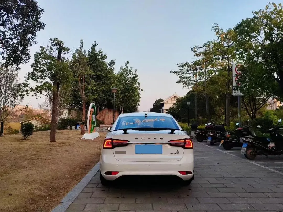 2020 Roewe i5 1.5L 120HP L4 CVT,autocango,china used car exporter,china ev exporter,chinese used car exporter,chinese used ev exporter