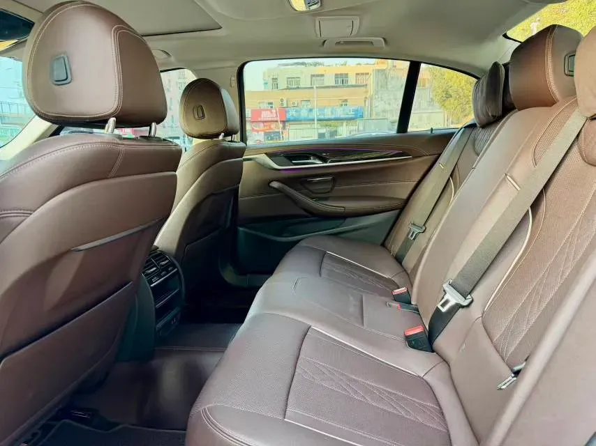 2022 BMW 5 Series 2.0T 184HP L4 8AT,autocango,china used car exporter,china ev exporter,chinese used car exporter,chinese used ev exporter