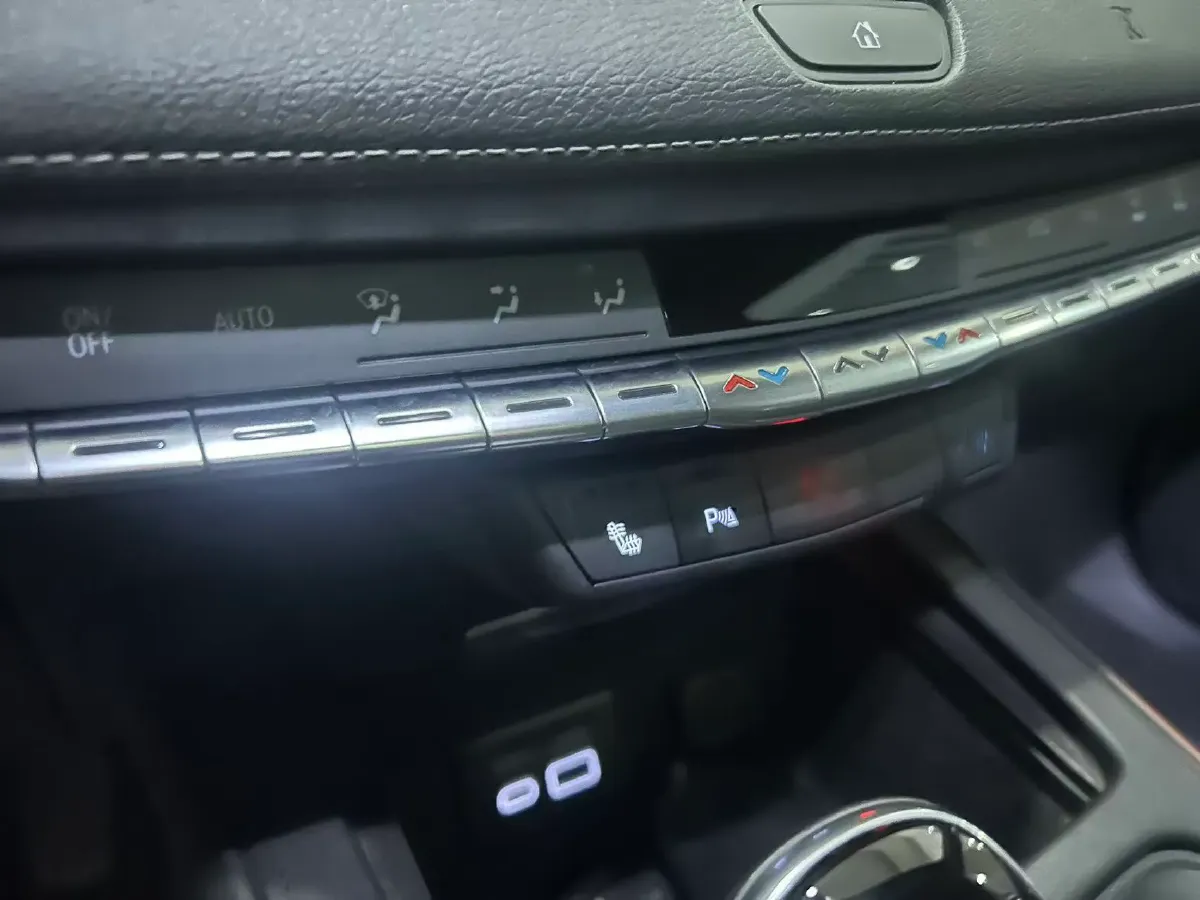 2020 Cadillac XT4 2.0T 241HP L4 9AT,autocango,china used car exporter,china ev exporter,chinese used car exporter,chinese used ev exporter