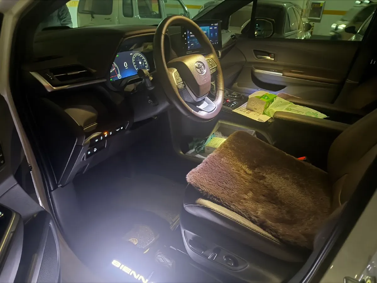 2023 Toyota Sienna 2.5L 189HP L4 E-CVT Hybrid,autocango,china used car exporter,china ev exporter,chinese used car exporter,chinese used ev exporter