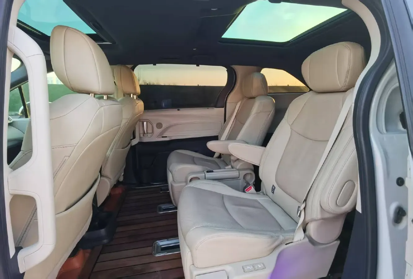 2021 Toyota Sienna 2.5L 192HP L4 E-CVT Hybrid,autocango,china used car exporter,china ev exporter,chinese used car exporter,chinese used ev exporter