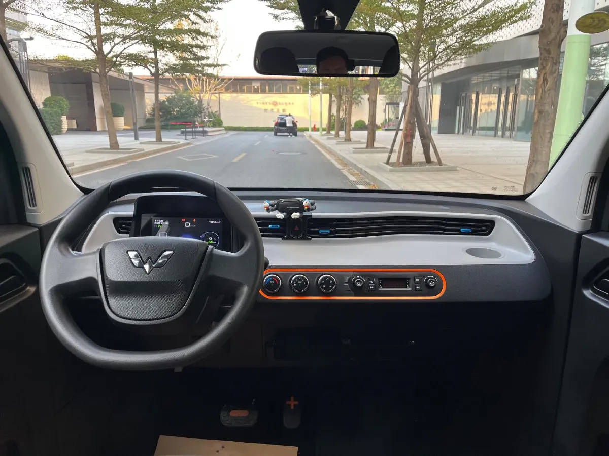 2021 WuLing HongGuang MINI EV BEV 13.9KWH,autocango,china used car exporter,china ev exporter,chinese used car exporter,chinese used ev exporter
