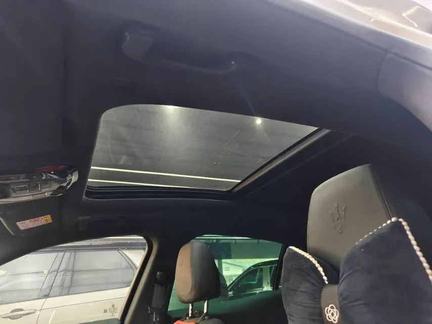 2023 Maserati Grecale 2.0T 300HP L4 8AT,autocango,china used car exporter,china ev exporter,chinese used car exporter,chinese used ev exporter