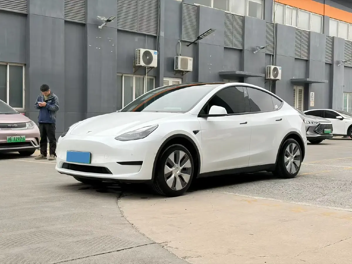 2022 Tesla Model Y BEV 60KWH