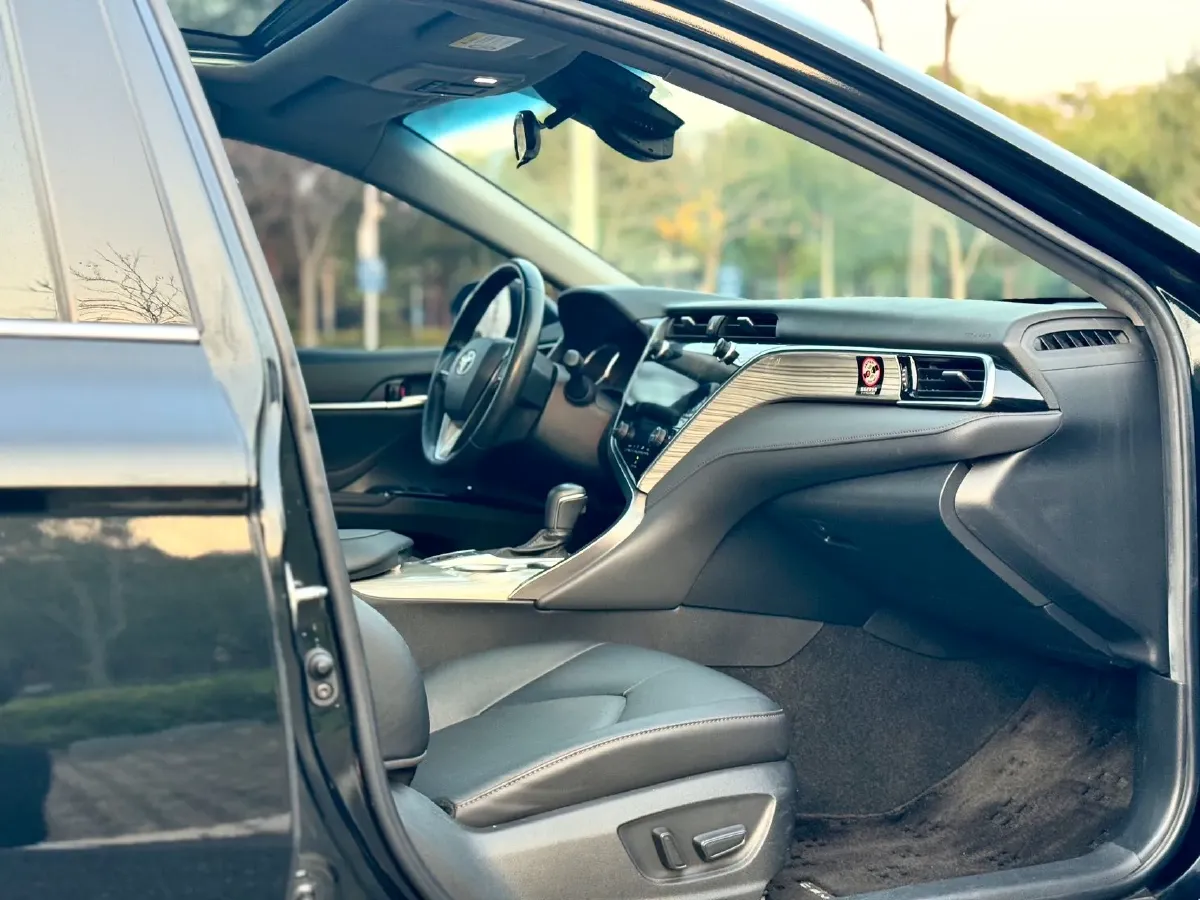 2019 Toyota Camry 2.5L 178HP L4 E-CVT Hybrid,autocango,china used car exporter,china ev exporter,chinese used car exporter,chinese used ev exporter