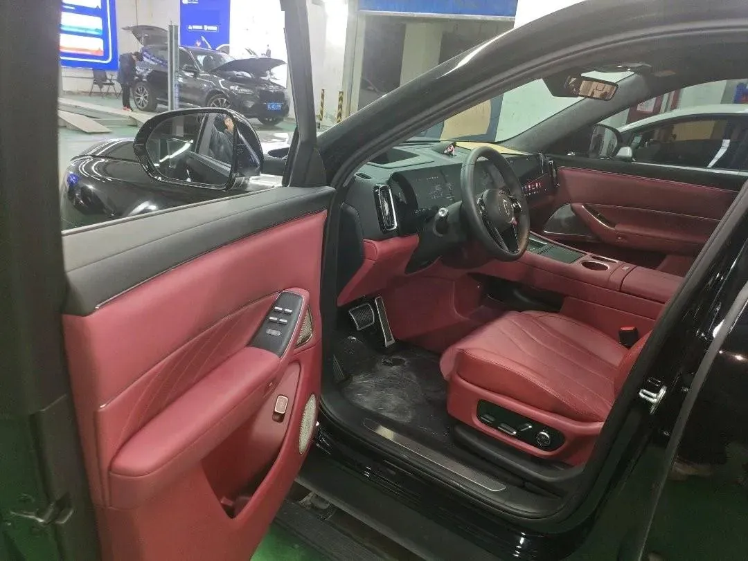 2025 AITO AITO M8 REEV 160HP REEV 53.4KWH,autocango,china used car exporter,china ev exporter,chinese used car exporter,chinese used ev exporter