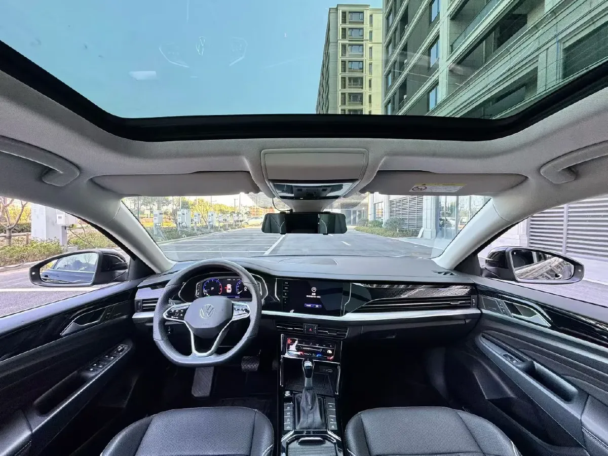 2024 Volkswagen Passat 2.0T 220HP L4 7DCT,autocango,china used car exporter,china ev exporter,chinese used car exporter,chinese used ev exporter