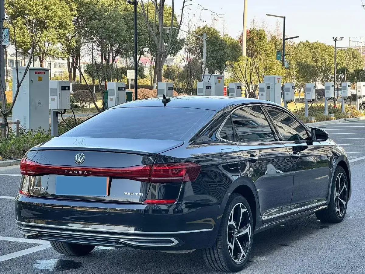 2024 Volkswagen Passat 2.0T 220HP L4 7DCT,autocango,china used car exporter,china ev exporter,chinese used car exporter,chinese used ev exporter