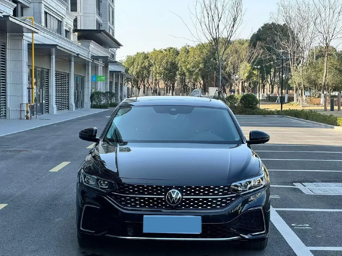 2024 Volkswagen Passat 2.0T 220HP L4 7DCT,autocango,china used car exporter,china ev exporter,chinese used car exporter,chinese used ev exporter