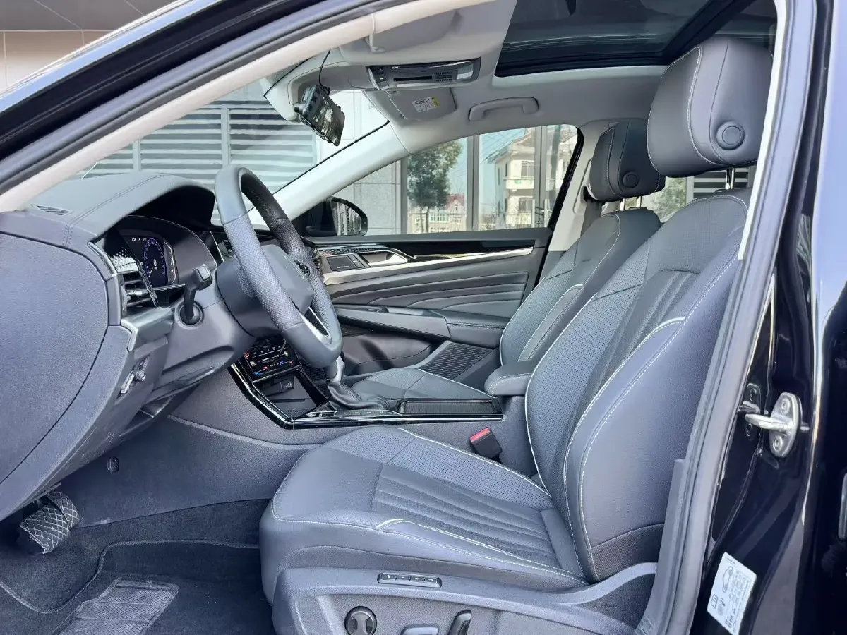 2024 Volkswagen Passat 2.0T 220HP L4 7DCT,autocango,china used car exporter,china ev exporter,chinese used car exporter,chinese used ev exporter