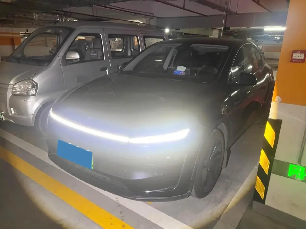 2025 Tesla Model Y BEV 62.5KWH