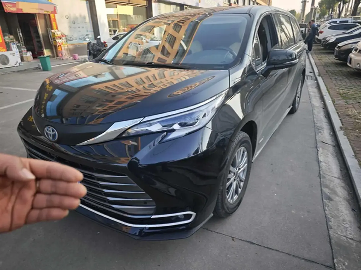 2021 Toyota Sienna 2.5L 192HP L4 E-CVT Hybrid