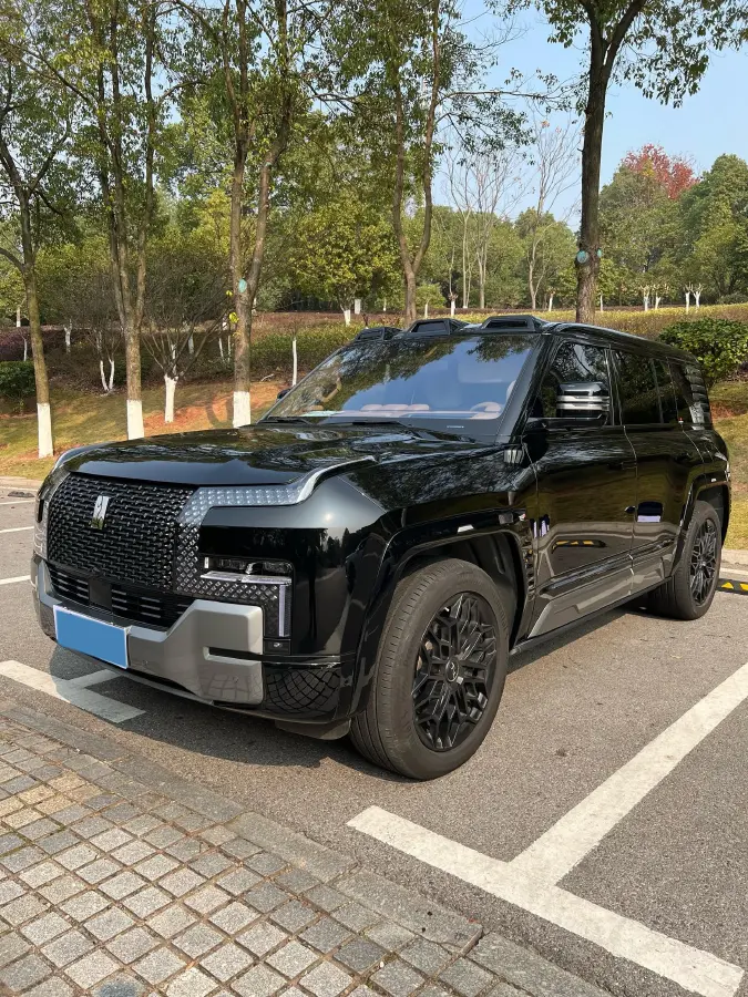 2023 YangWang U8 2.0T 272HP L4 REEV 49.05KWH