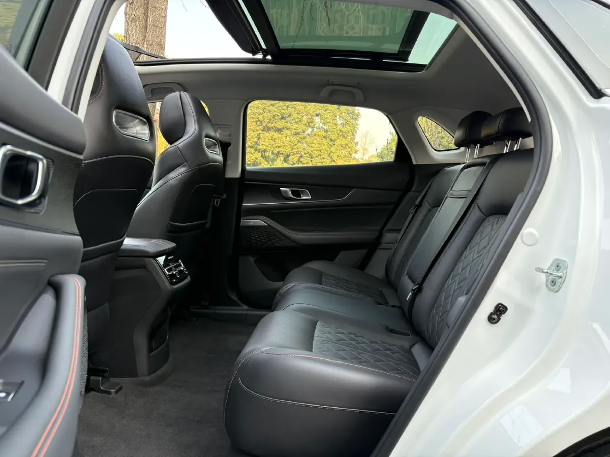 2021 ChangAn UNI-K 2.0T 233HP L4 8AT,autocango,china used car exporter,china ev exporter,chinese used car exporter,chinese used ev exporter