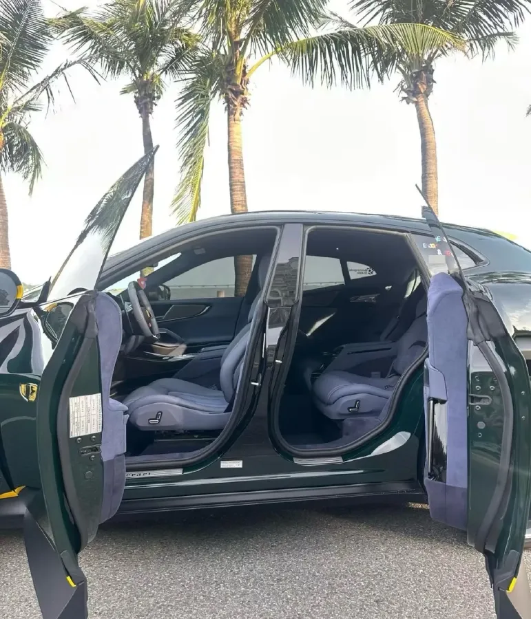 2023 Ferrari Purosangue 6.5L 725HP V12 8DCT,autocango,china used car exporter,china ev exporter,chinese used car exporter,chinese used ev exporter