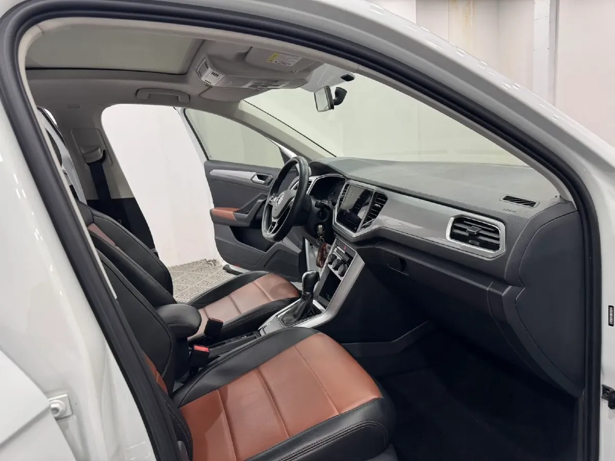 2021 Volkswagen T-Roc 1.4T 150HP L4 7DCT,autocango,china used car exporter,china ev exporter,chinese used car exporter,chinese used ev exporter