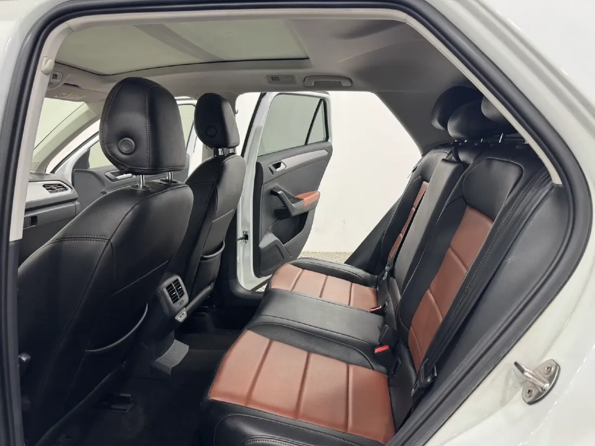 2021 Volkswagen T-Roc 1.4T 150HP L4 7DCT,autocango,china used car exporter,china ev exporter,chinese used car exporter,chinese used ev exporter