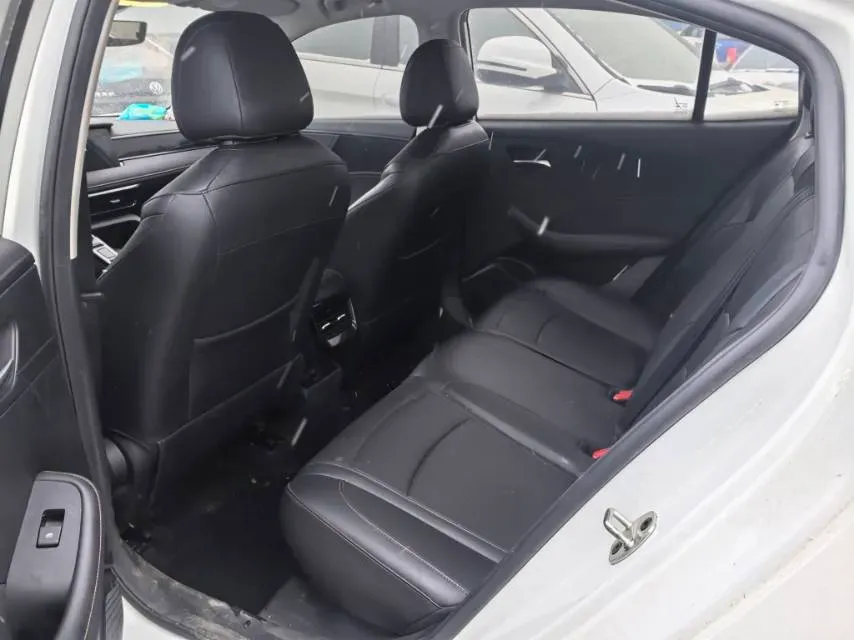 2023 Roewe i5 1.5L 129HP L4 CVT,autocango,china used car exporter,china ev exporter,chinese used car exporter,chinese used ev exporter