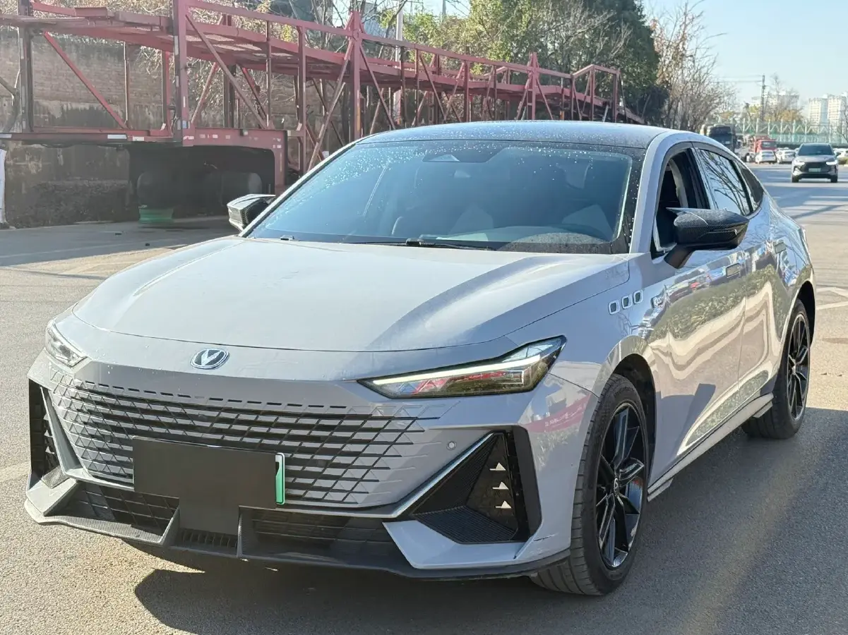 2023 ChangAn UNI-V iDD 1.5T 170HP L4 6TCT PHEV 18.4KWH