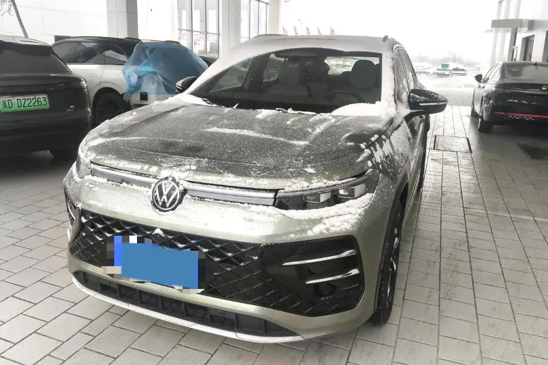 2025 Volkswagen Tayron 2.0T 220HP L4 7DCT