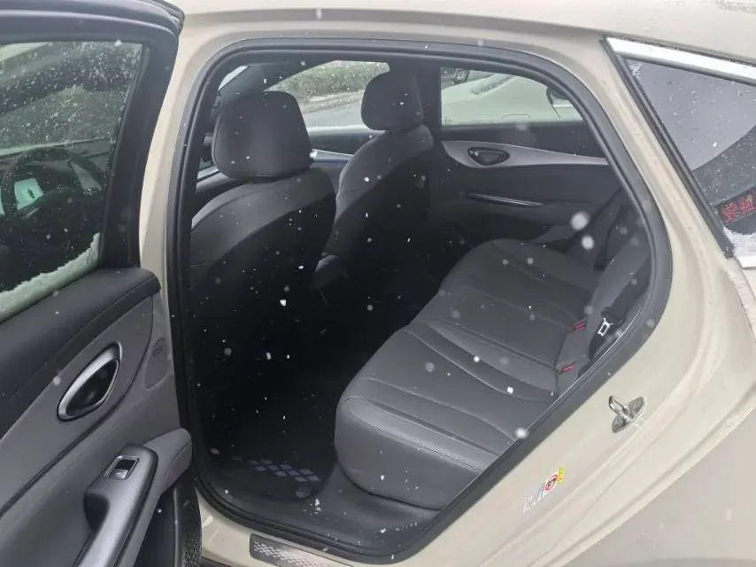 2025 BYD Seal07 DM-i 1.5L 101HP L4 E-CVT PHEV 17.6KWH,autocango,china used car exporter,china ev exporter,chinese used car exporter,chinese used ev exporter