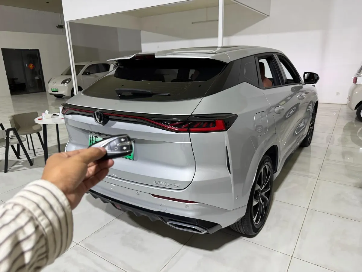 2024 ChangAn UNI-Z 1.5L 98HP L4 E-CVT PHEV 18.4KWH,autocango,china used car exporter,china ev exporter,chinese used car exporter,chinese used ev exporter