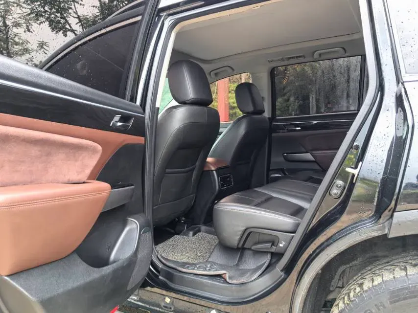 2017 GAC Trumpchi GS8 2.0T 201HP L4 6AT,autocango,china used car exporter,china ev exporter,chinese used car exporter,chinese used ev exporter