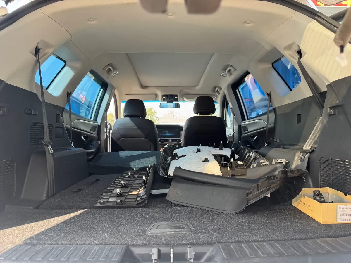 2021 DongFeng Forthing LingZhi Plus 2.0L 133HP L4 6MT,autocango,china used car exporter,china ev exporter,chinese used car exporter,chinese used ev exporter