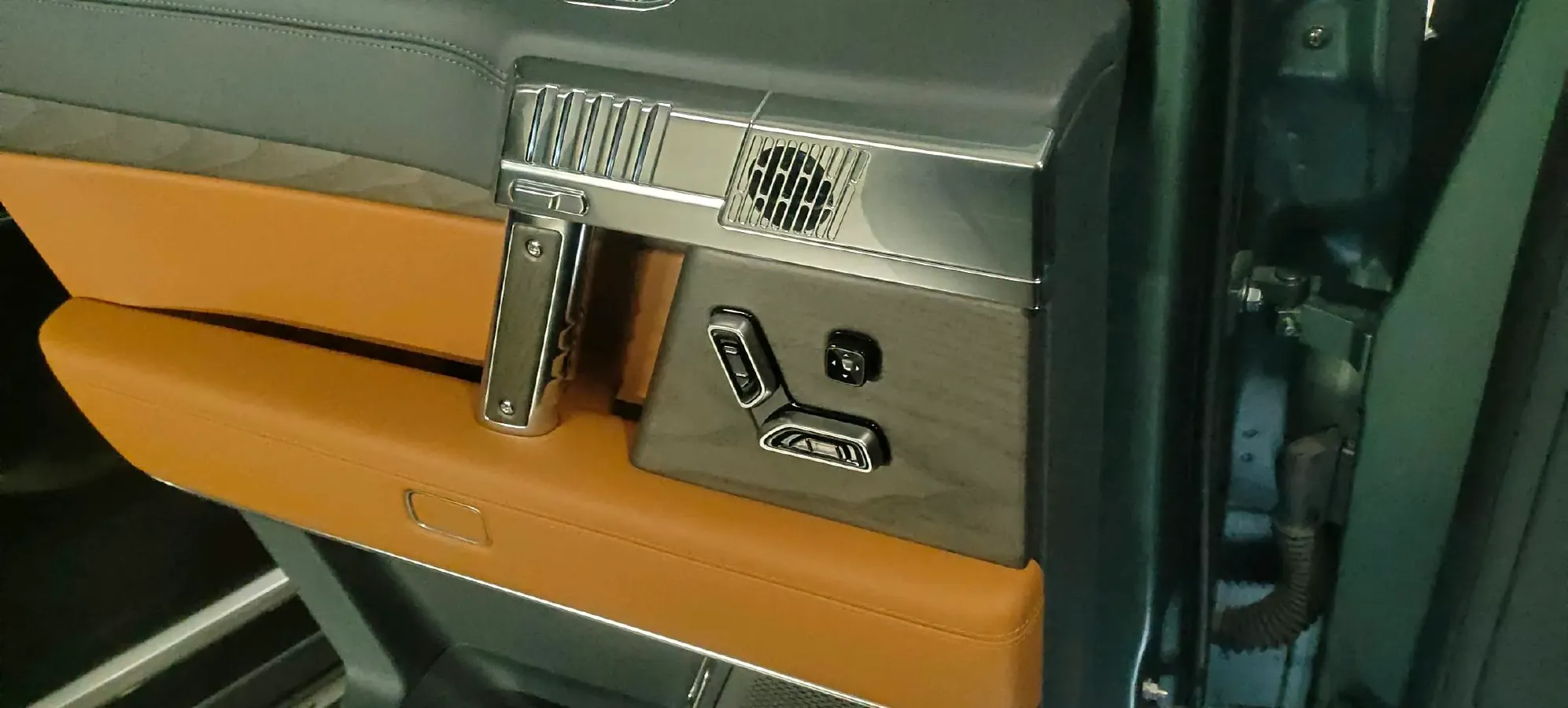 2023 M Hero 917 REEV 197HP 2AT REEV 65.8KWH,autocango,china used car exporter,china ev exporter,chinese used car exporter,chinese used ev exporter