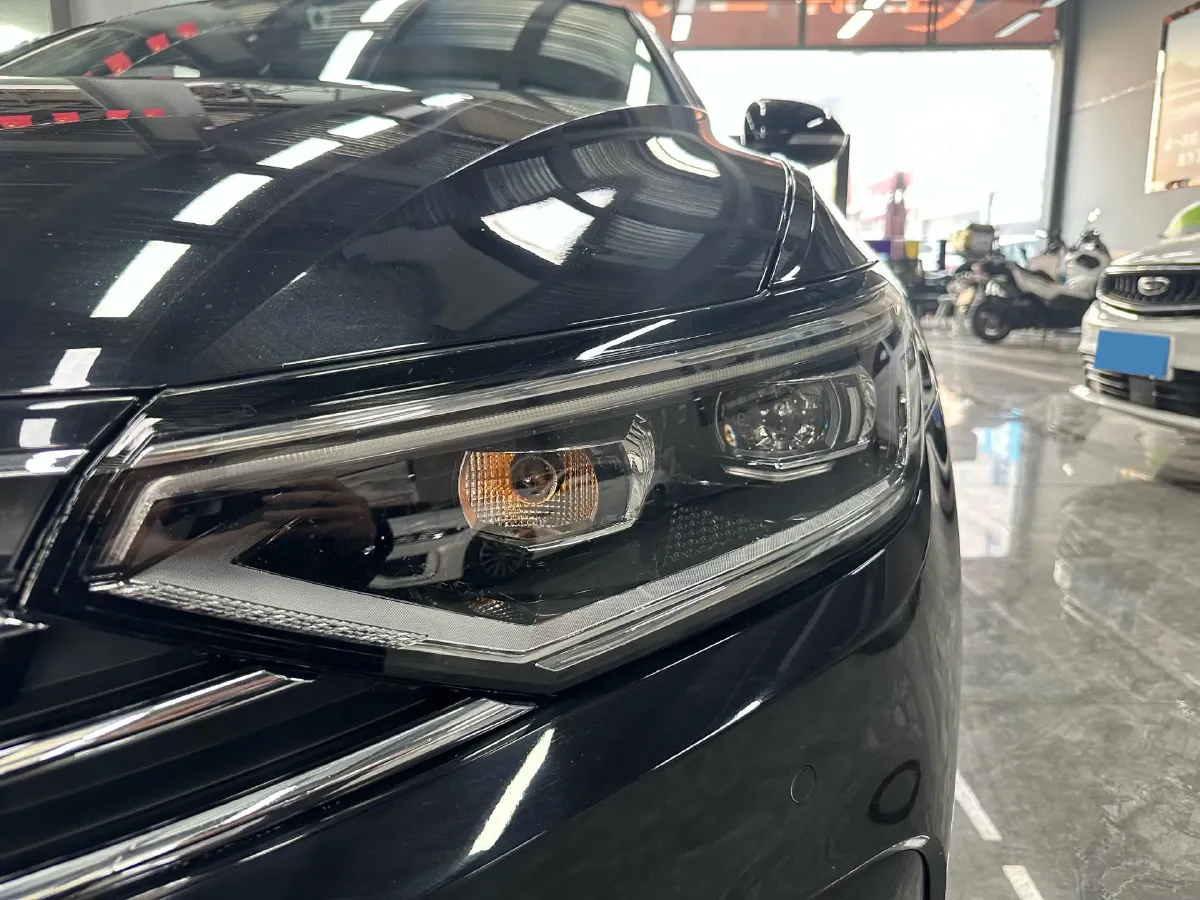 2020 Volkswagen Magotan 2.0T 186HP L4 7DCT,autocango,china used car exporter,china ev exporter,chinese used car exporter,chinese used ev exporter