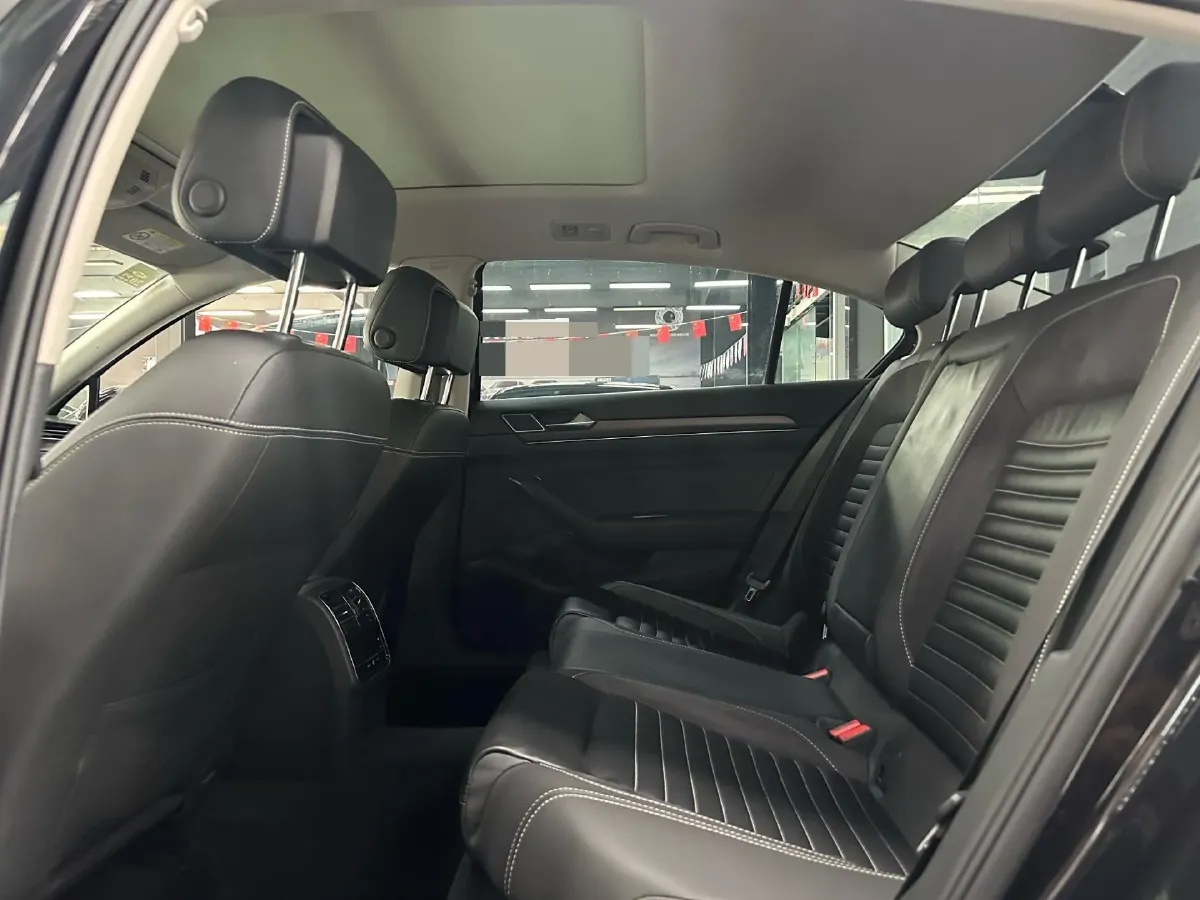 2020 Volkswagen Magotan 2.0T 186HP L4 7DCT,autocango,china used car exporter,china ev exporter,chinese used car exporter,chinese used ev exporter