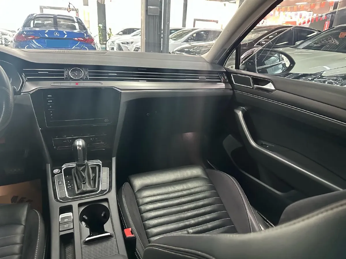 2020 Volkswagen Magotan 2.0T 186HP L4 7DCT,autocango,china used car exporter,china ev exporter,chinese used car exporter,chinese used ev exporter