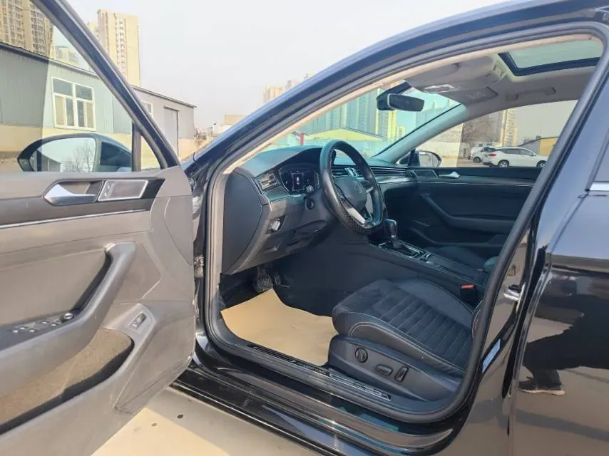 2020 Volkswagen Magotan 2.0T 186HP L4 7DCT,autocango,china used car exporter,china ev exporter,chinese used car exporter,chinese used ev exporter