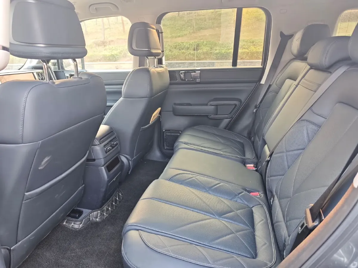 2025 FangChengBao Bao 5 1.5T 194HP L4 E-CVT PHEV 31.8KWH,autocango,china used car exporter,china ev exporter,chinese used car exporter,chinese used ev exporter