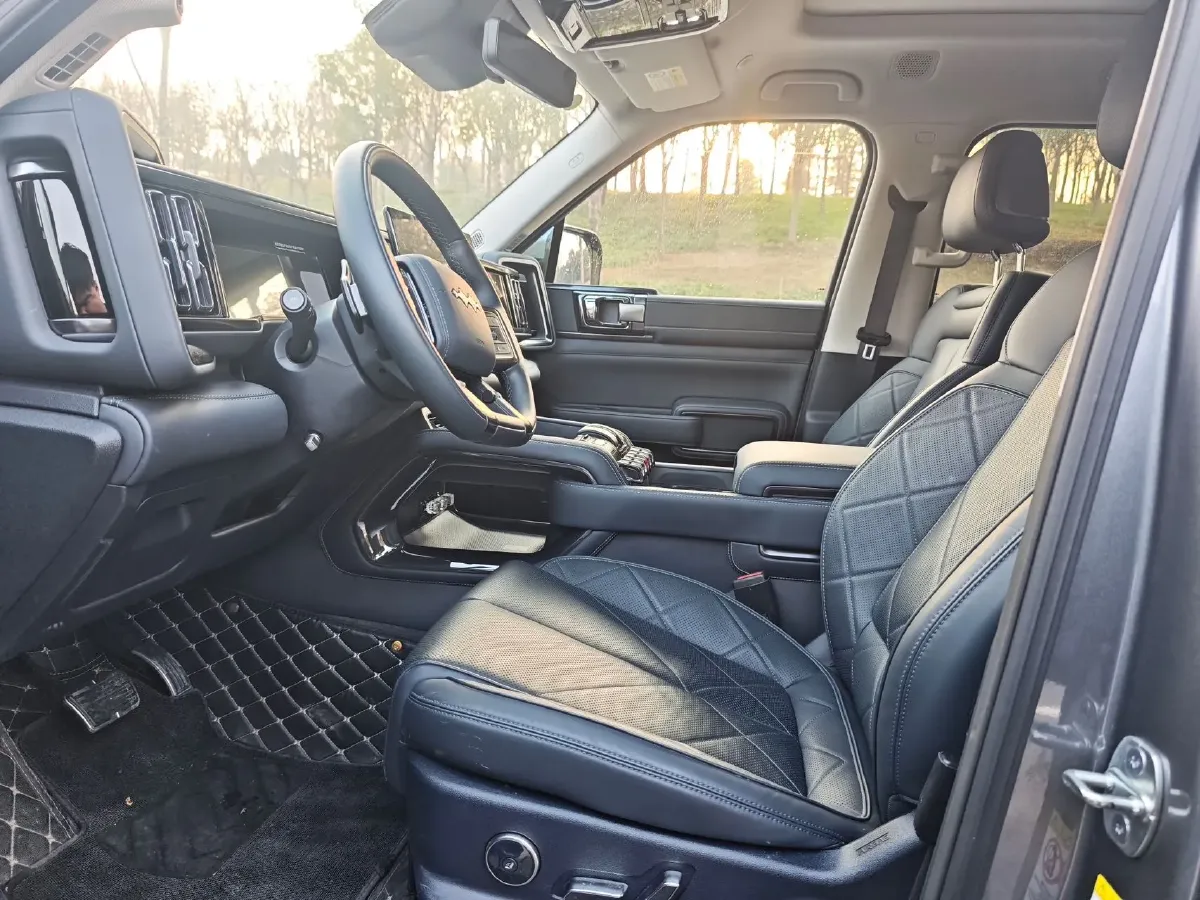 2025 FangChengBao Bao 5 1.5T 194HP L4 E-CVT PHEV 31.8KWH,autocango,china used car exporter,china ev exporter,chinese used car exporter,chinese used ev exporter