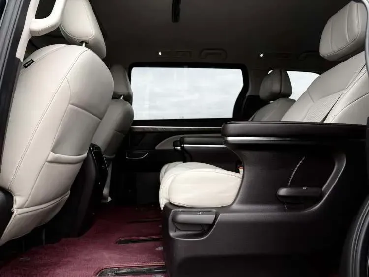 2021 GAC Trumpchi M8 2.0T 252HP L4 8AT,autocango,china used car exporter,china ev exporter,chinese used car exporter,chinese used ev exporter