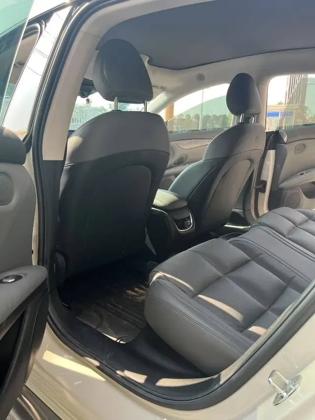 2024 IM L6 BEV 75KWH,autocango,china used car exporter,china ev exporter,chinese used car exporter,chinese used ev exporter