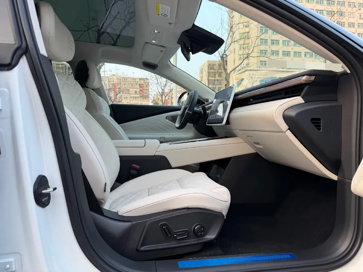 2025 LYNK&CO 10 EM-P 1.5T 163HP L4 3DHT PHEV,autocango,china used car exporter,china ev exporter,chinese used car exporter,chinese used ev exporter