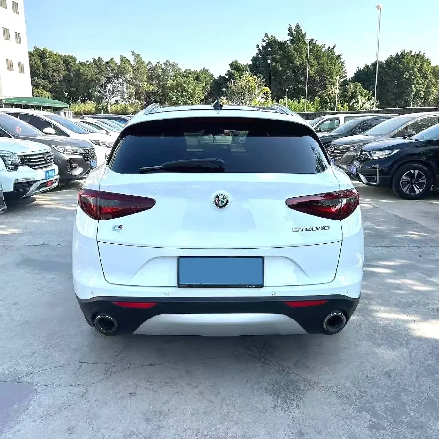 2017 Alfa Romeo Stelvio 2.0T 280HP L4 8AT,autocango,china used car exporter,china ev exporter,chinese used car exporter,chinese used ev exporter