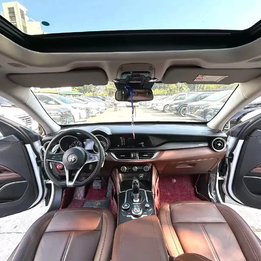 2017 Alfa Romeo Stelvio 2.0T 280HP L4 8AT,autocango,china used car exporter,china ev exporter,chinese used car exporter,chinese used ev exporter