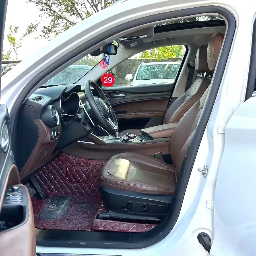 2017 Alfa Romeo Stelvio 2.0T 280HP L4 8AT,autocango,china used car exporter,china ev exporter,chinese used car exporter,chinese used ev exporter