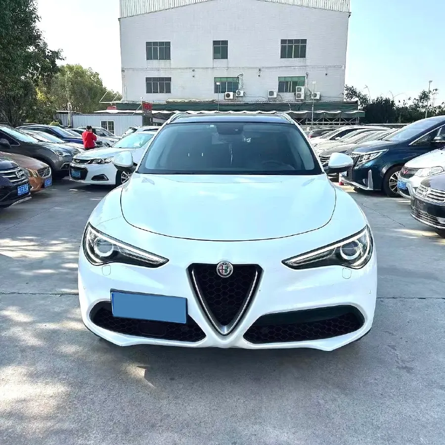 2017 Alfa Romeo Stelvio 2.0T 280HP L4 8AT,autocango,china used car exporter,china ev exporter,chinese used car exporter,chinese used ev exporter